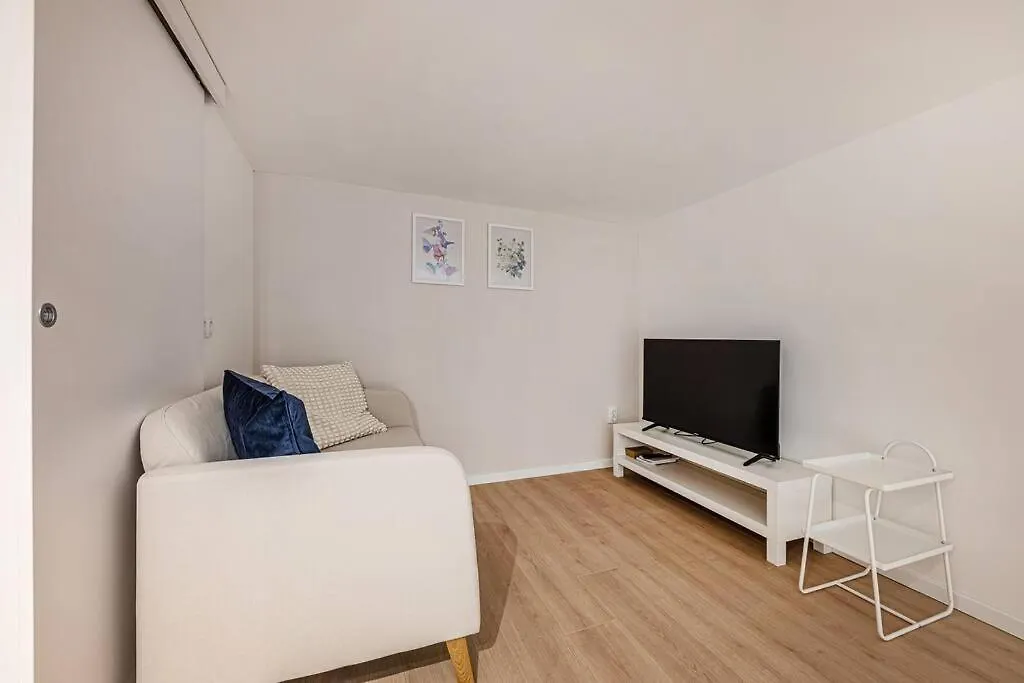 2 Bedroom Large Kitchen Flat On M1 Metro Budapest Apartment