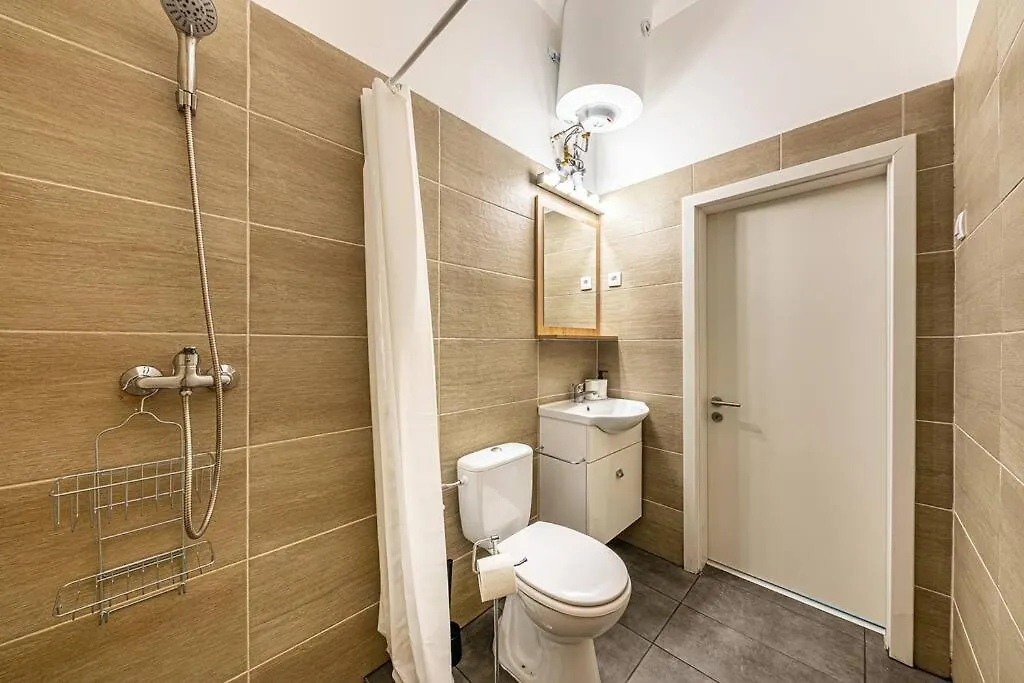2 Bedroom Large Kitchen Flat On M1 Metro Budapest