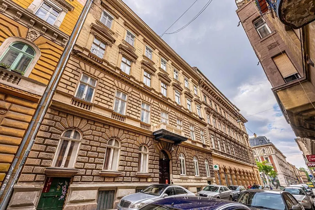 2 Bedroom Large Kitchen Flat On M1 Metro Budapest 0*,  Hungary