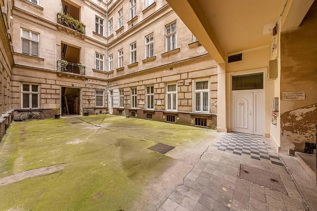2 Bedroom Large Kitchen Flat On M1 Metro Budapest Apartment